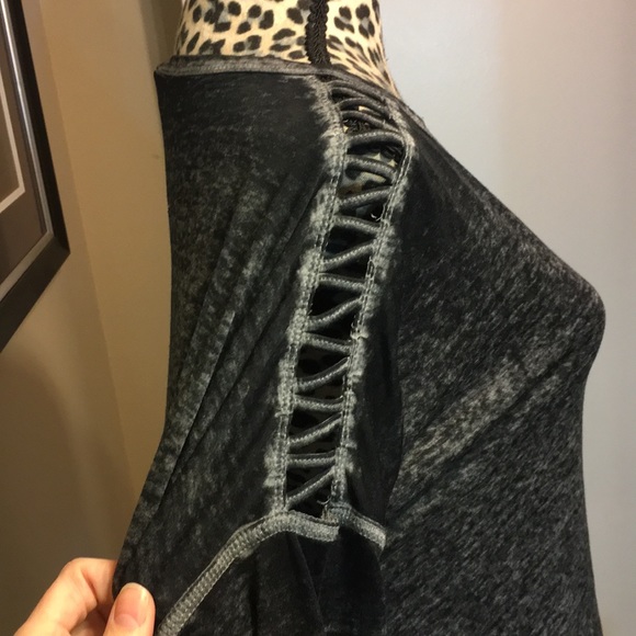 NWOT Betsy Johnson performance Shirt - Picture 6 of 8